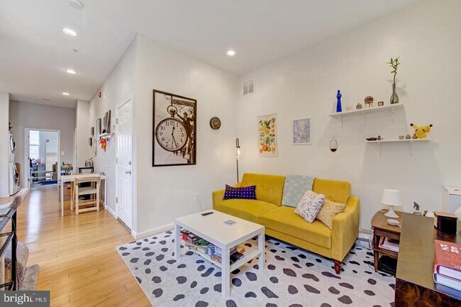 Building Photo - 2452 Frankford Ave