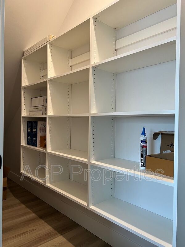 Building Photo - 1570 Farmview Ter