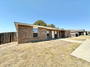 Building Photo - 1810 Aztec Trce