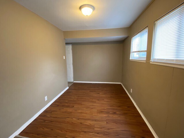 Building Photo - 10564 Spring Garden Dr