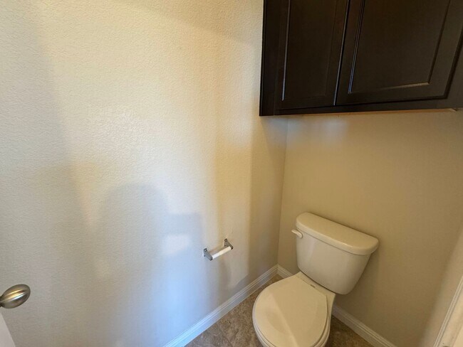 Building Photo - 8900 Viewpark Ln