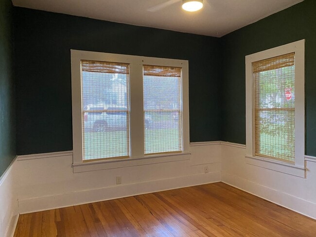 Building Photo - 2 BEDROOM WITHIN WALKING DISTANCE TO UMHB