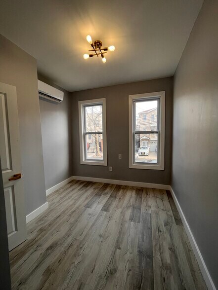 85 Zabriskie St 4 - 83 Zabriskie St