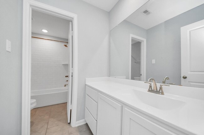 Building Photo - 208 Salange Ln