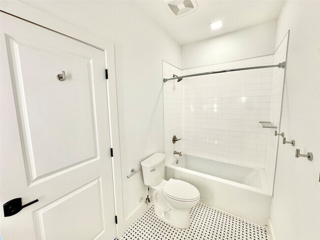 Building Photo - 2102 Mechanic St