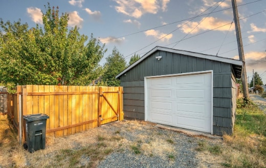 Building Photo - 5820 S Montgomery St