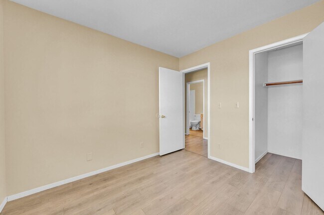 Building Photo - N Las Vegas Single Family Home - New Paint and LVP Flooring