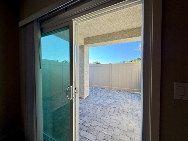 Building Photo - GATED 4 BED 2.5 BATH 2 CAR GARAGE SINGLE FAMILY HOME w/ LOFT, BEDROOM DOWNSTAIRS, NEXT TO COMMUNI...