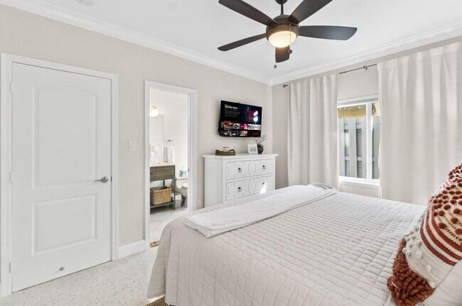 Building Photo - 3310 NE 18th St