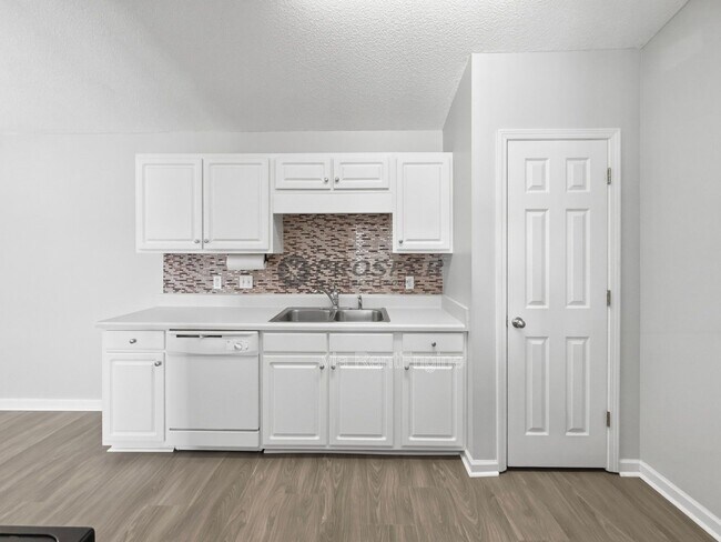 Building Photo - 107 Pelham Square Way