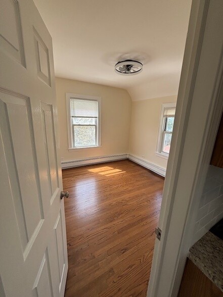 Building Photo - 20 Oakwood Ave