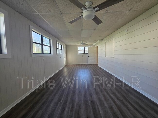 Building Photo - 16 Hum Rd