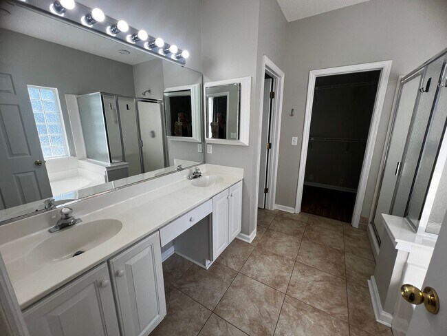 Building Photo - 404 Blackberry Ln