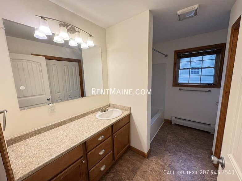 Building Photo - 208 Western Ave