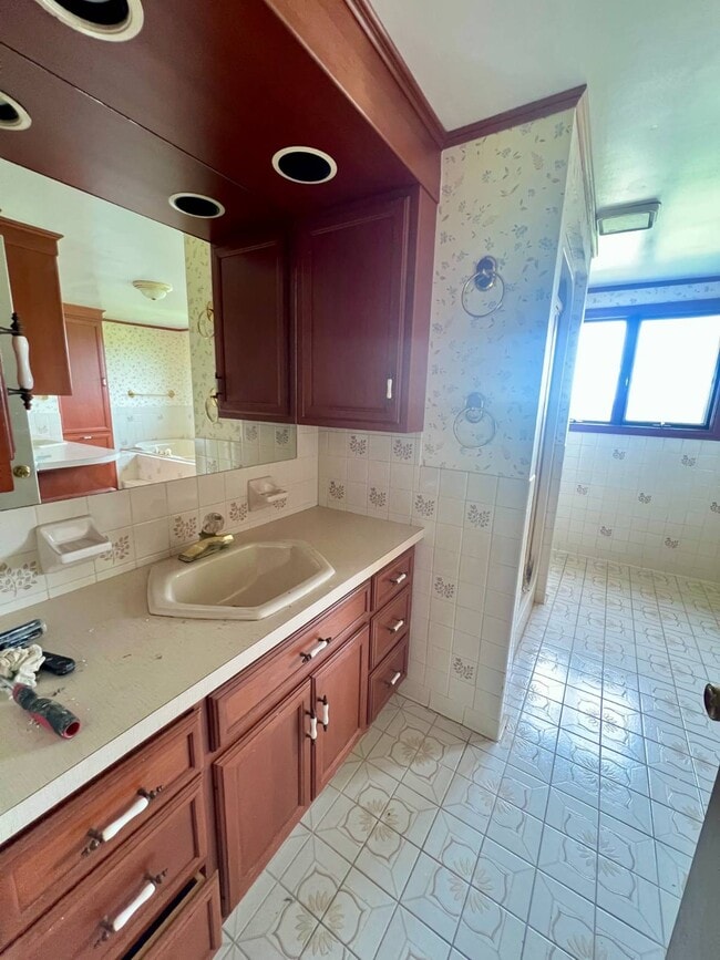 Building Photo - 353 Auriesville Rd