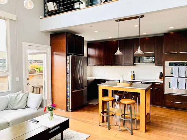 Building Photo - Live in the Heart of Little Italy! GORGEOUS 2BD/2BA Condo w/ Loft!