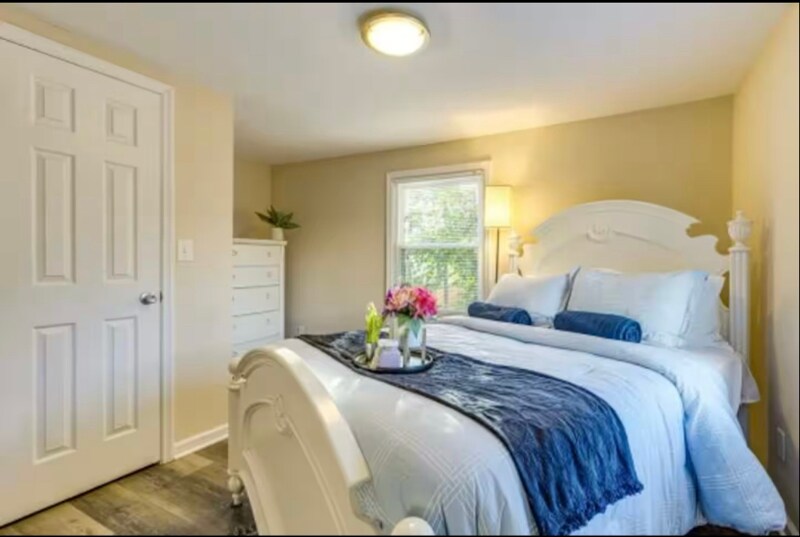 Building Photo - 1108 Valley View Ave