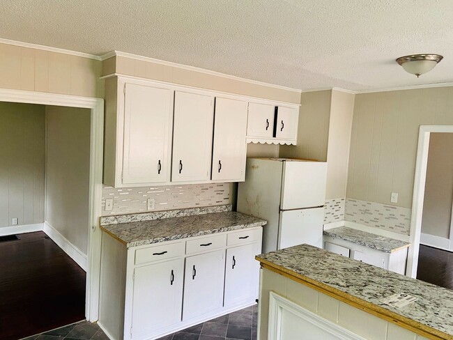 Building Photo - 4/2 home for rent! $1100