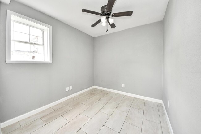 Building Photo - 7919 Brays St