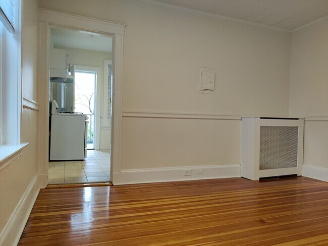 Building Photo - 8 Barrows St