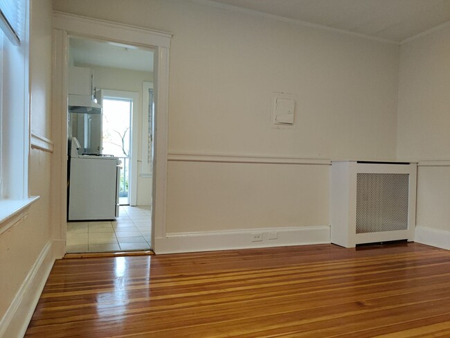 Building Photo - Large Renovated Unit in Allston. 3 bed. 2 ...