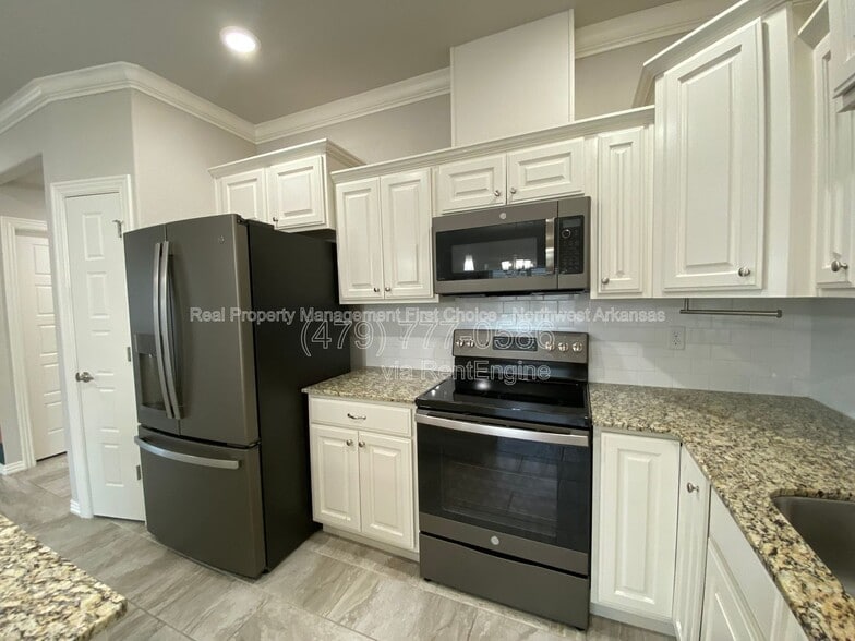 Building Photo - 109 S Geranium Ln