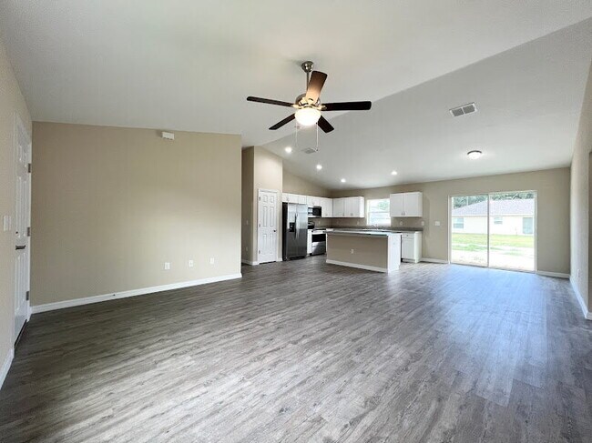 Building Photo - **Available March 15th**Beautiful Home for Rent 3 Bd 2Bath