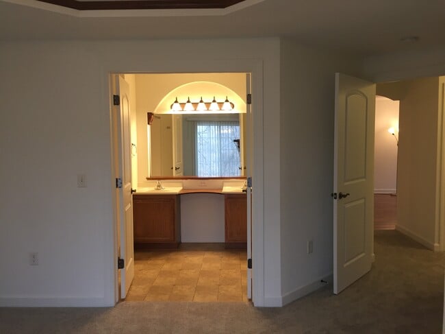 Building Photo - 2724 Hidden Dr