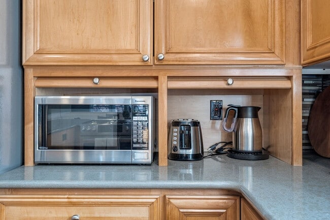 Building Photo - 4224 Francis Ave N