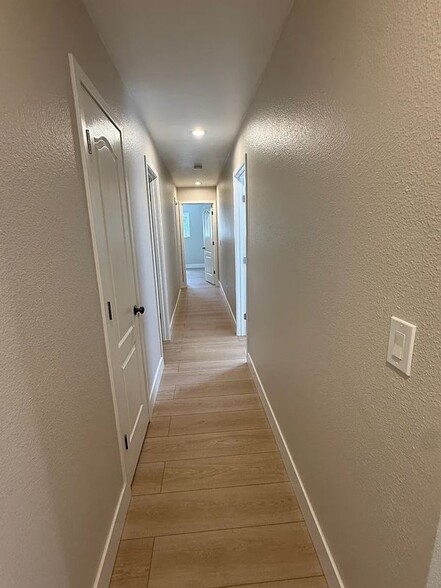 Building Photo - 15047 Meadow Oak Pl