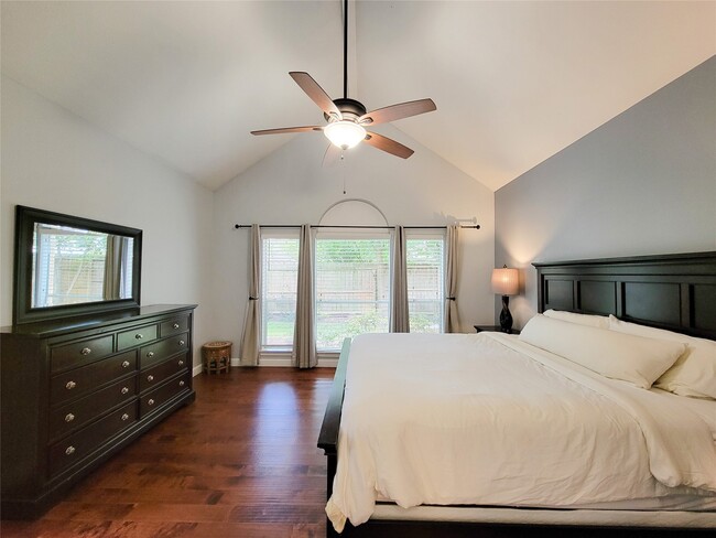 Building Photo - 15607 Tarpon Springs Ct