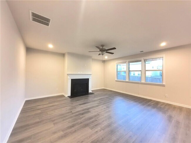 Building Photo - 3328 Hidden Valley Cir