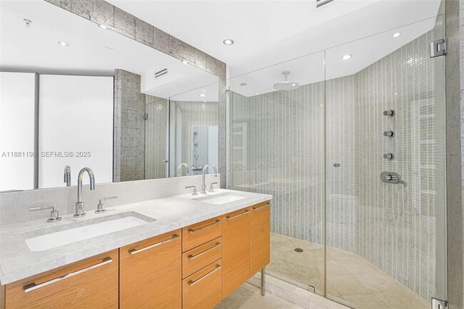 Building Photo - 16699 Collins Ave