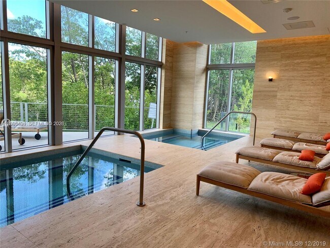 Building Photo - 16385 Biscayne Blvd