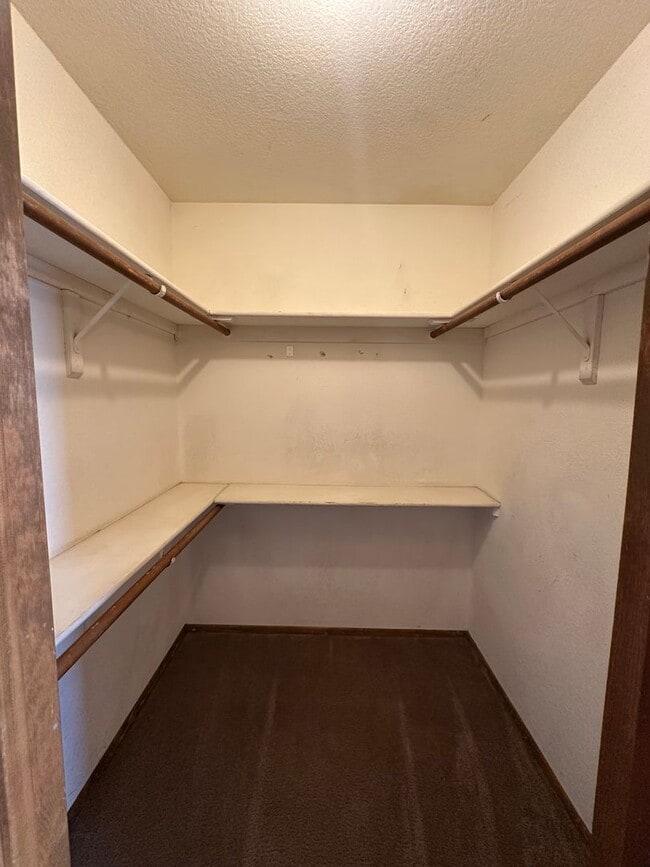 Building Photo - Cute 2 bedroom, 2 bathroom home with firep...
