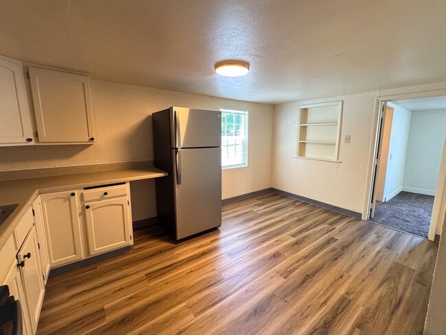 Building Photo - 3 Bedroom, 1 Bathroom S. Eugene Home