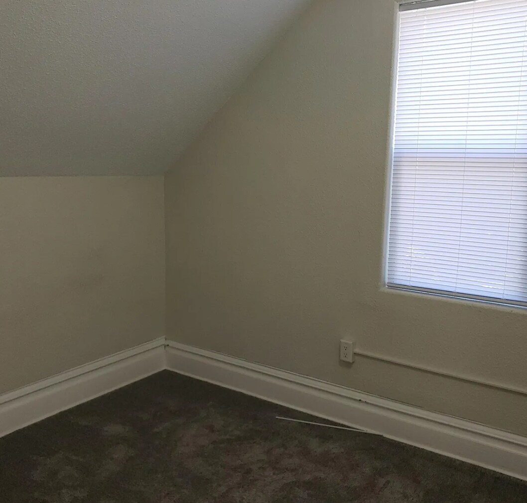 Upstairs Bedroom #2 10.9' x 9' - 709 N Rowley St