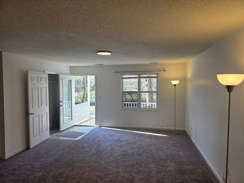 Building Photo - 30 Robinson Cove Rd