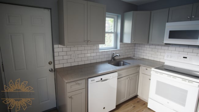Building Photo - 107 W 13th St