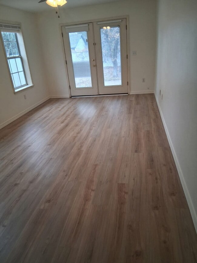 Building Photo - 1650 W Nikolaus