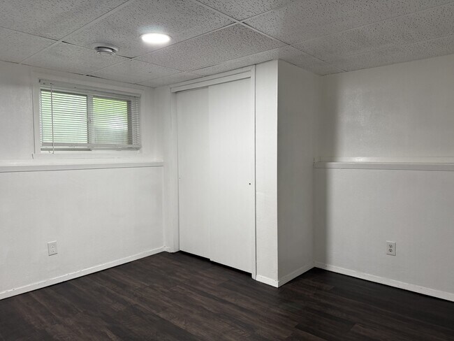 Building Photo - 433 S Kensington Dr