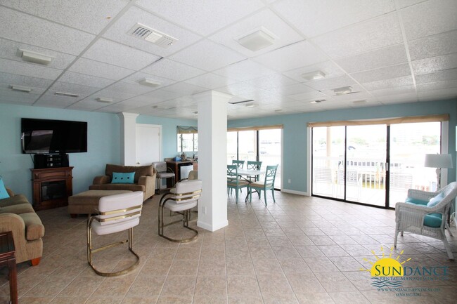 Building Photo - Fully Renovated and Furnished 2 Bedroom Co...