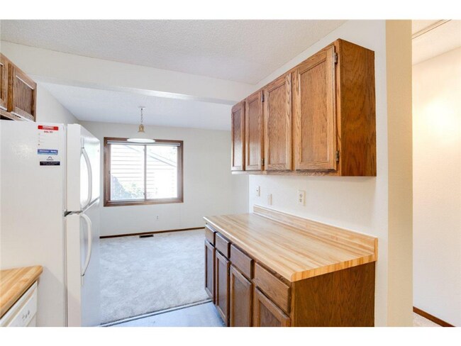 Building Photo - 2458 Crestwood Dr