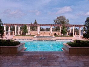 Building Photo - Luxury 3 Bed 2 Bath Condo at Crescent at U...