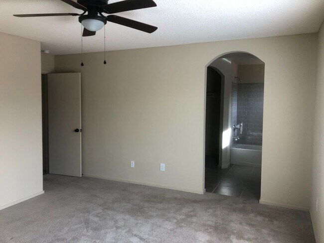 Building Photo - Beautiful Home in Saguaro!