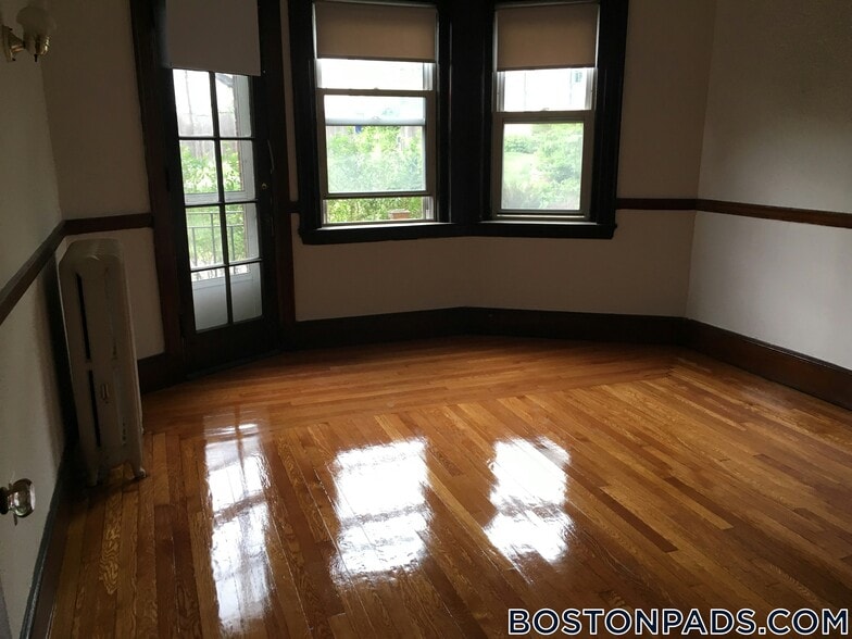 Building Photo - 163 Summer St