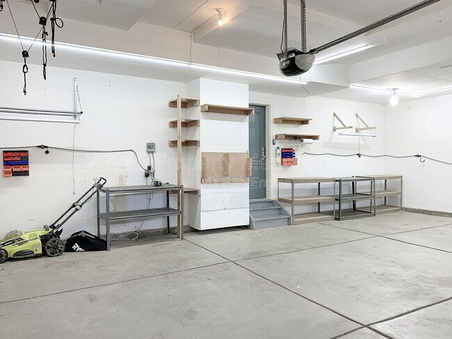 Building Photo - 15450 Carob Cir