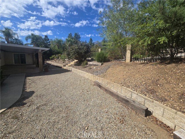 Building Photo - 9388 Valley View St