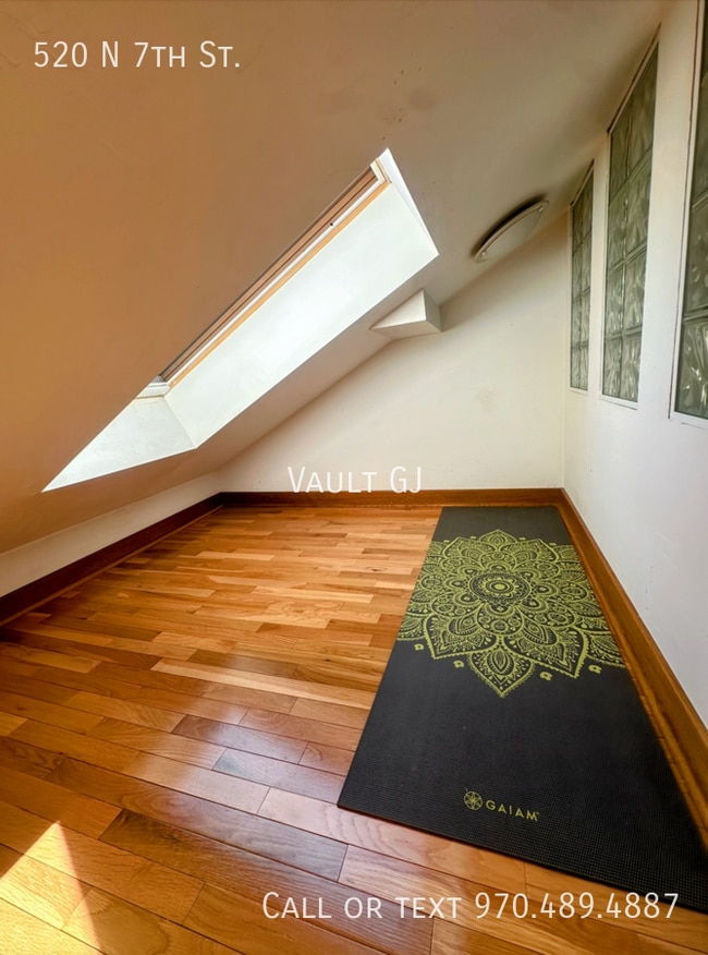 Building Photo - 520 N 7th St