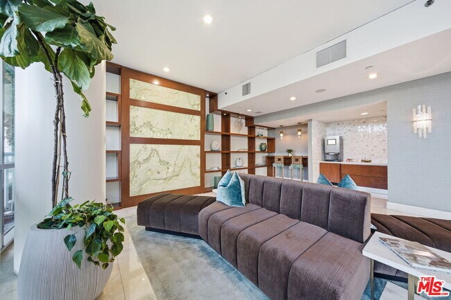 Building Photo - 13650 Marina Pointe Dr